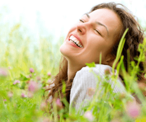 serotonin zeigt eine glückliche Frau